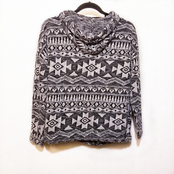 American Eagle | Textured Aztec Zip-Up Hoodie - Picture 2 of 7